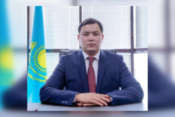 Аким покинул пост после заявления экс-супруги