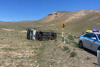 Фотография к новости: Автобус с туристами перевернулся в горах: появились новые подробности