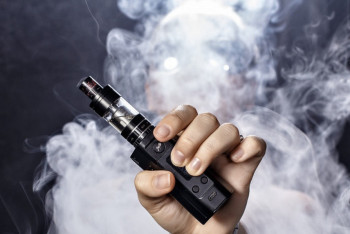 Фотография к новости: Вейпы и ароматизаторы для них запретят проносить в школы