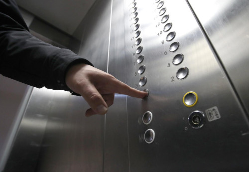 Фотография к новости: В Казахстане насчитываются тысячи потенциальных лифтов-убийц