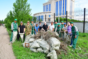 Акция "Таза Қазақстан": актюбинцы вышли на субботник