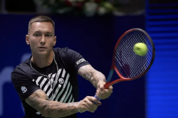 Фотография к новости: Денис Евсеев проиграл на старте турнира в Нидерландах