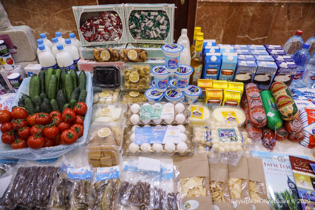 В Казахстане за неделю цены снизились на 10 видов продуктов