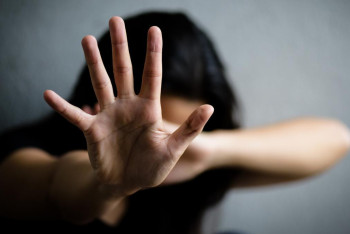 Фотография к новости: Закон о бытовом насилии вступает в силу: Как поправки отразятся на безопасности детей