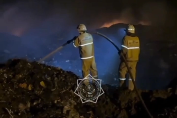 Почти два дня тушили пожар на мусорном полигоне в Конаеве