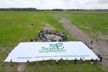 Фотография к новости: Масштабная экоакция "Таза бейсенбі" прошла в Астане