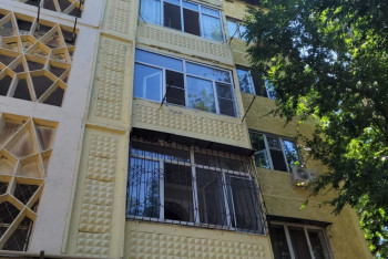 Мужчина пытался спрыгнуть с пятого этажа в Таразе