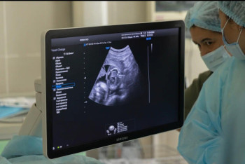 Оперировать ещё не родившихся детей в утробе матери начали в Казахстане