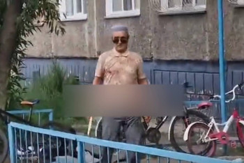 Неизвестный на глазах у прохожих перерезал горло мужчине в Павлодаре