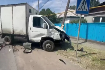 Фотография к новости: Грузовик сбил двух подростков в Алматинской области: одна девочка погибла