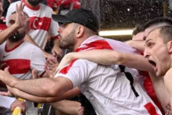 Фотография к новости: Евро-2024: фанаты Турции и Грузии устроили массовую драку