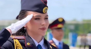 Как голливудская актриса: девушка-полицейский из Атырау набирает популярность в Казнете