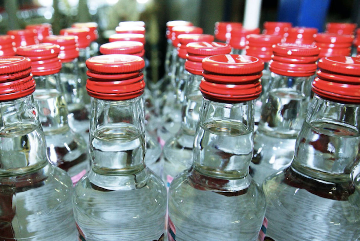 В Индии 36 человек умерли от отравления суррогатным алкоголем