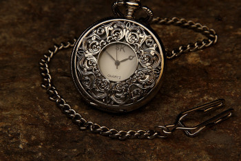 Фотография к новости: Как в шахматах: Шаккалиев объяснил механизм рассмотрения петиции по возврату прежнего часового пояса