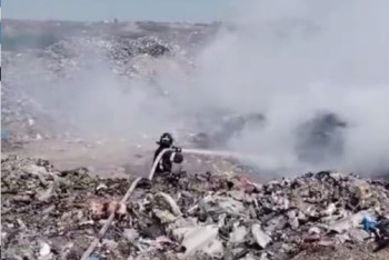 Крупный пожар ликвидировали на свалке в Карагандинской области