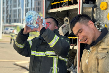 Крупный пожар в элитном жилом комплексе Астаны полностью ликвидирован