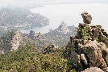 Фотография к новости: Мужчину с травмой ноги спустили с горы Кокшетау