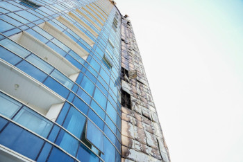 Пожар возле "Хан Шатыра": аким Астаны встретился с жильцами пострадавших квартир