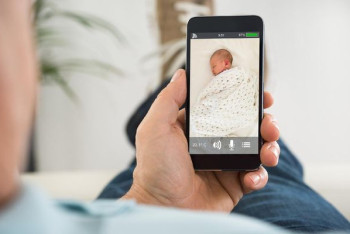 Оформить пособие на рождение ребенка можно через банковские приложения