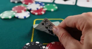 В Казахстане намерены запретить госслужащим играть в азартные игры