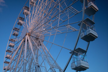 Женщина убила дочь и спрыгнула с колеса обозрения в Алматы: соседи рассказали подробности ее жизни