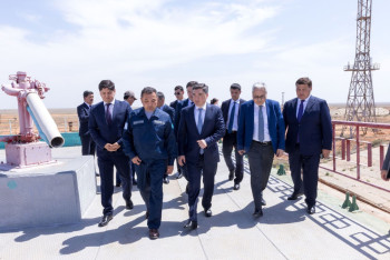 Фотография к новости: Олжас Бектенов проверил темпы строительства космического ракетного комплекса "Байтерек"