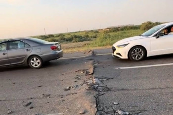 Фотография к новости: Аномальная жара: на трассе "Граница РФ - Шымкент" вздулся асфальт