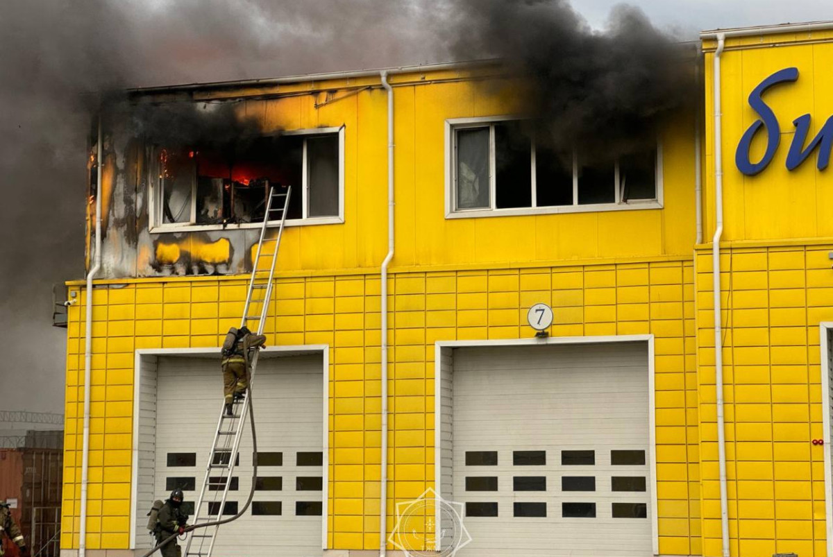 Кафе загорелось в Костанайской области