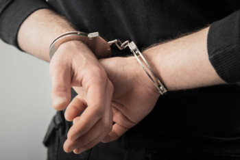 Спали в палатке из фольги: фермер держал в рабстве шесть человек