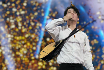 Я не делю людей по национальностям: Димаш Кудайберген выступил на бизнес-форуме в Алматы