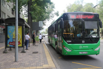 Стоимость проезда в общественном транспорте хотят повысить в Алматы