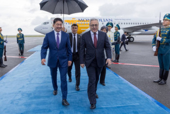 Фотография к новости: Президент Монголии прилетел в Астану на саммит ШОС