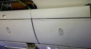 Сильнейшая турбулентность забросила пассажира Boeing 787 на багажную полку