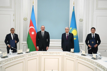 Фотография к новости: Касым-Жомарт Токаев провел переговоры с Ильхамом Алиевым