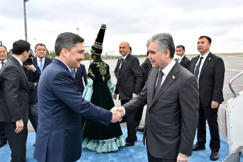 Гурбангулы Бердымухамедов прилетел в Астану