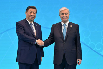 Фотография к новости: Председатель КНР Си Цзиньпин прибыл на саммит ШОС