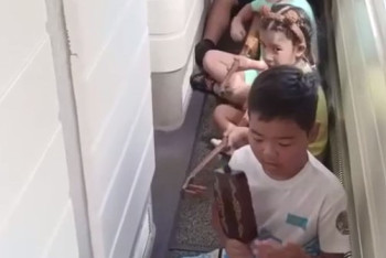 Юные таланты поздравили пассажиров поезда с Днём домбры