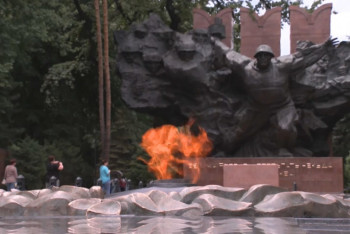 Вечный огонь в Алматы перевели на природный газ