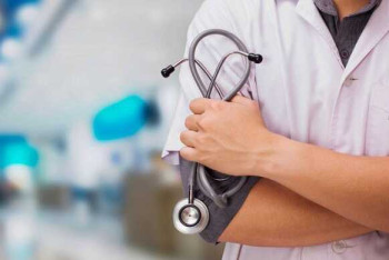 Фотография к новости: Врачи вывихнули ребенку руку во время удаления бородавки