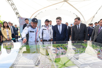 Фотография к новости: Бектенов посетил предприятия индустриальной зоны Алматы и дал ряд поручений