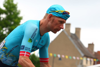 Фотография к новости: Казахстанского велосипедиста сняли с Тур де Франс из-за COVID