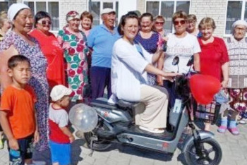 Фотография к новости: Сельчане подарили медсестре электровелосипед в Актюбинской области