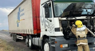 Горящий большегруз потушили в Жамбылской области