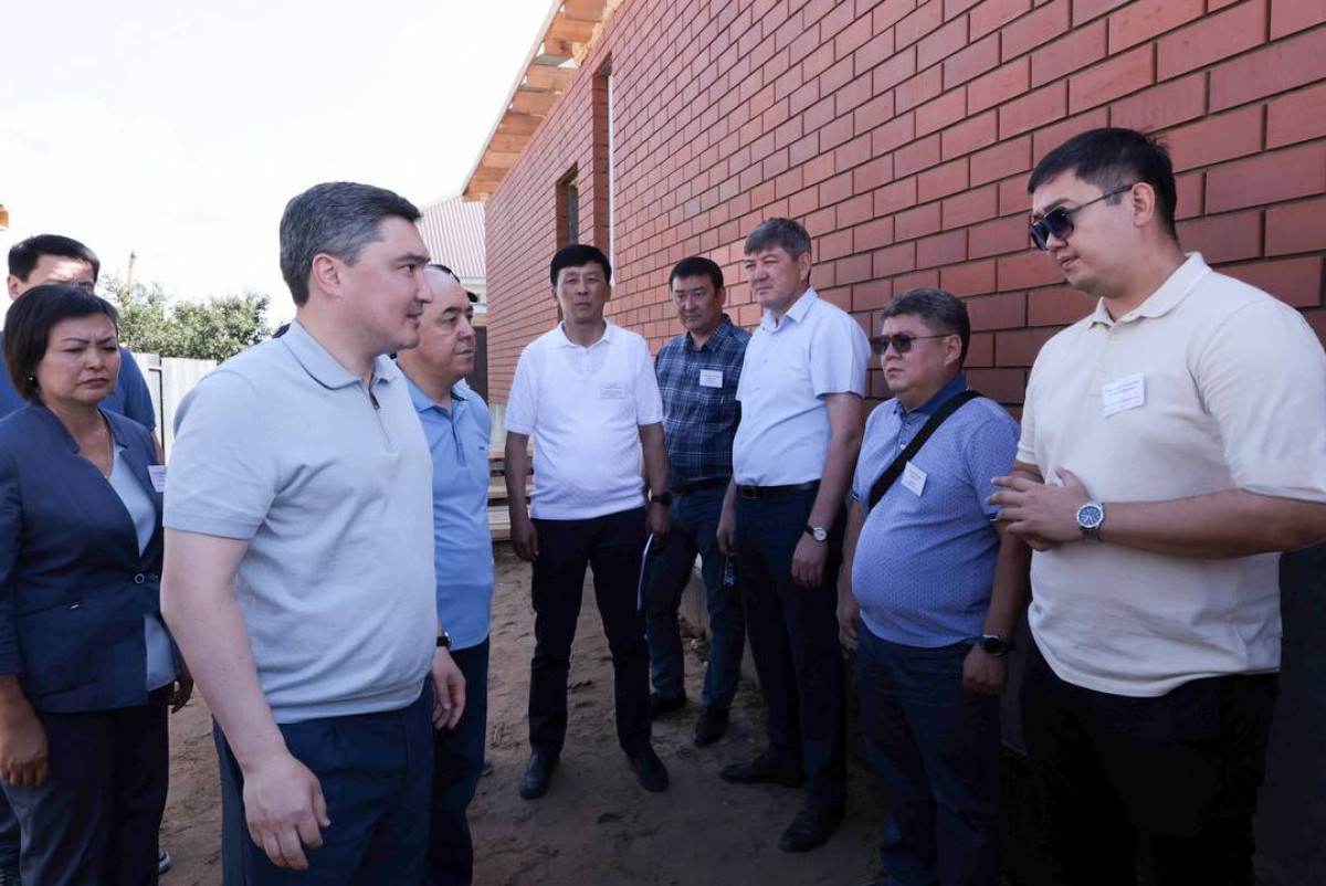 Строить жилье для пострадавших от паводков в три смены поручил Бектенов