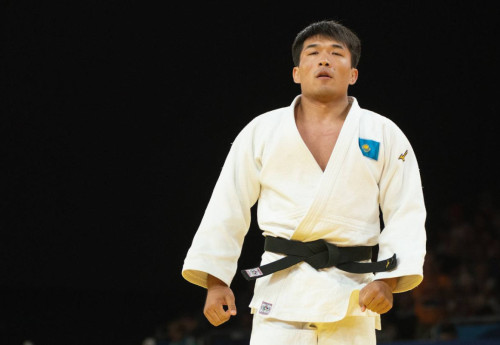 Фотография к новости: Гусман Кыргызбаев уложил на лопатки чемпиона из Франции и прошёл в полуфинал Олимпиады