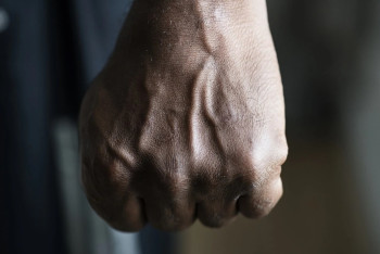 Мужчину подозревают в нападении на ребенка в Алматы