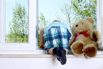 Фотография к новости: Двухлетний ребенок выпал из окна 9-го этажа в Семее