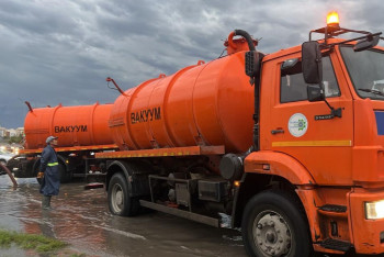 Фотография к новости: Последствия проливного дождя устраняют в Астане