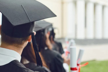 Фотография к новости: Стали известны имена обладателей государственных образовательных грантов