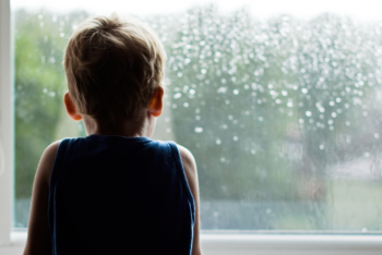 Фотография к новости: Шестилетний ребенок выпал из окна третьего этажа в Темиртау